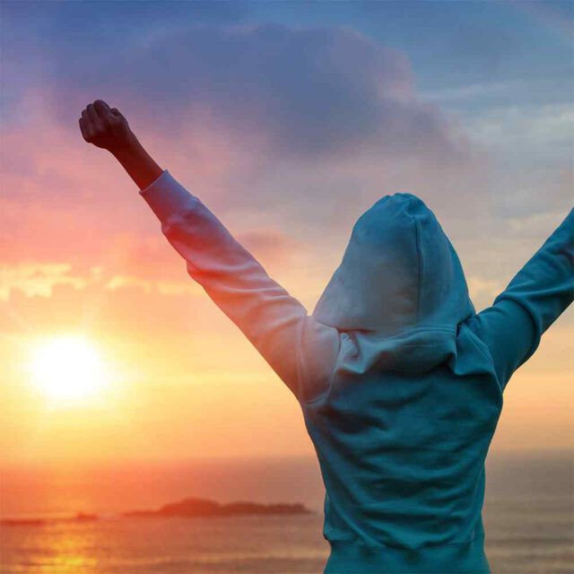https://ics-pack.de/wp-content/uploads/2018/01/img-rising-hands-640x640.jpg